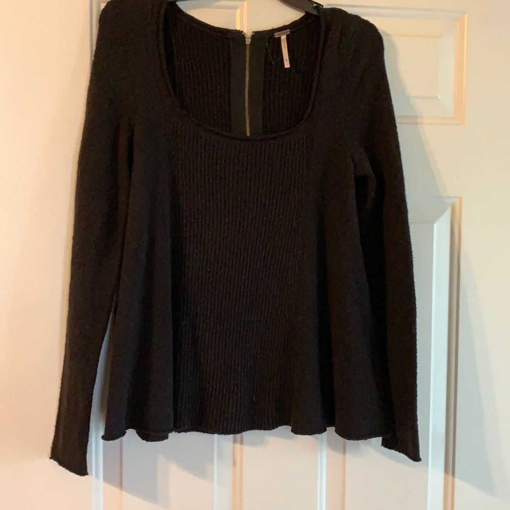Free People (seems to run large) Small sweater